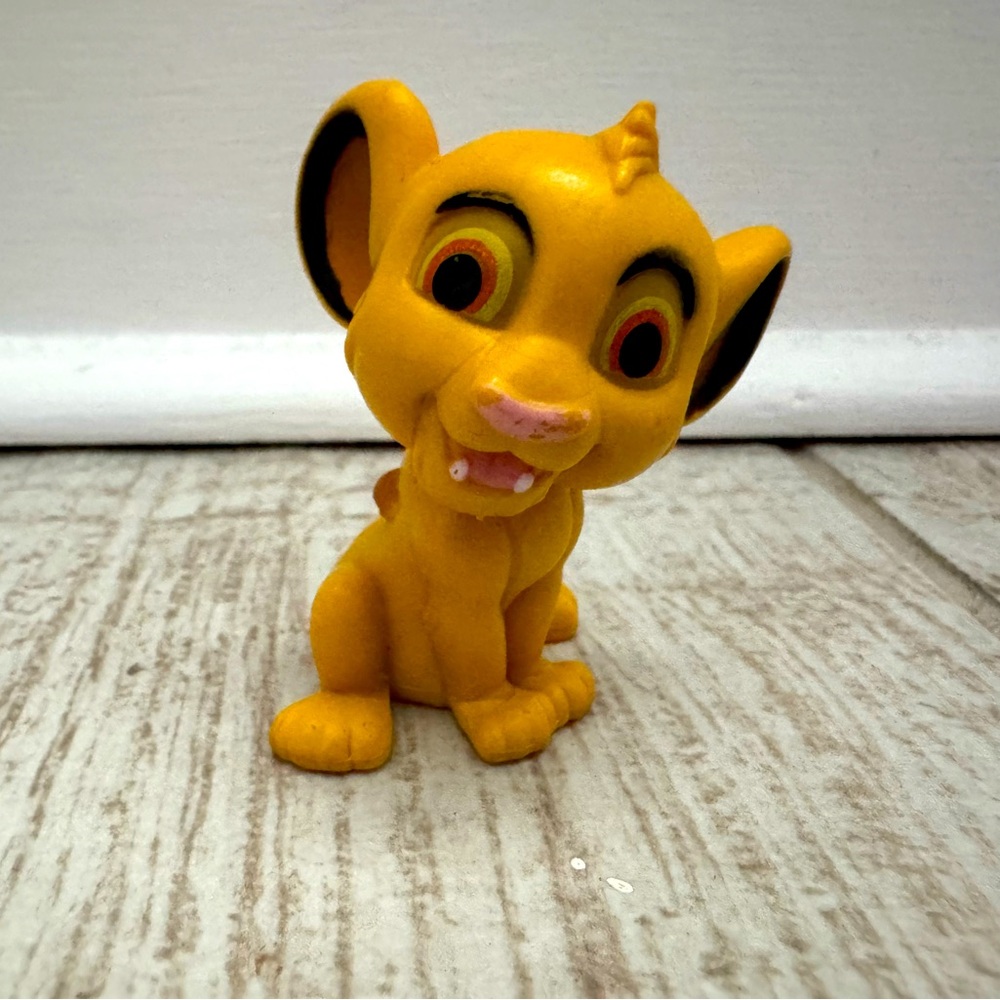 Disney The Lion King Simba Miniature 2” Figure‎